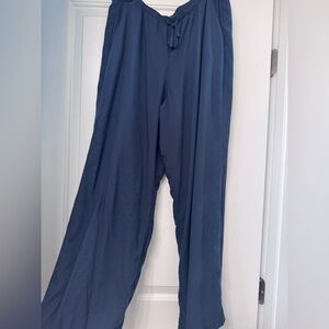 Women’s navy blue hollister linen pants